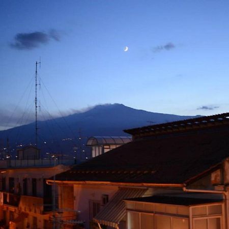 Gianni House Backpackers Hostel Giardini Naxos Ngoại thất bức ảnh
