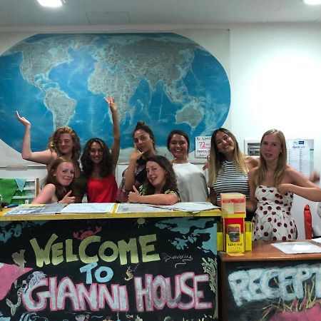 Gianni House Backpackers Hostel Giardini Naxos Ngoại thất bức ảnh