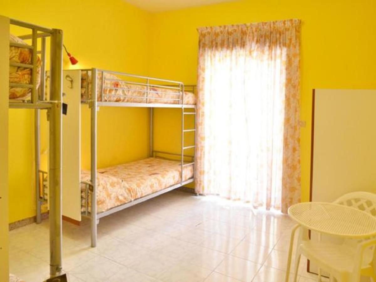 Gianni House Backpackers Hostel Giardini Naxos Ngoại thất bức ảnh