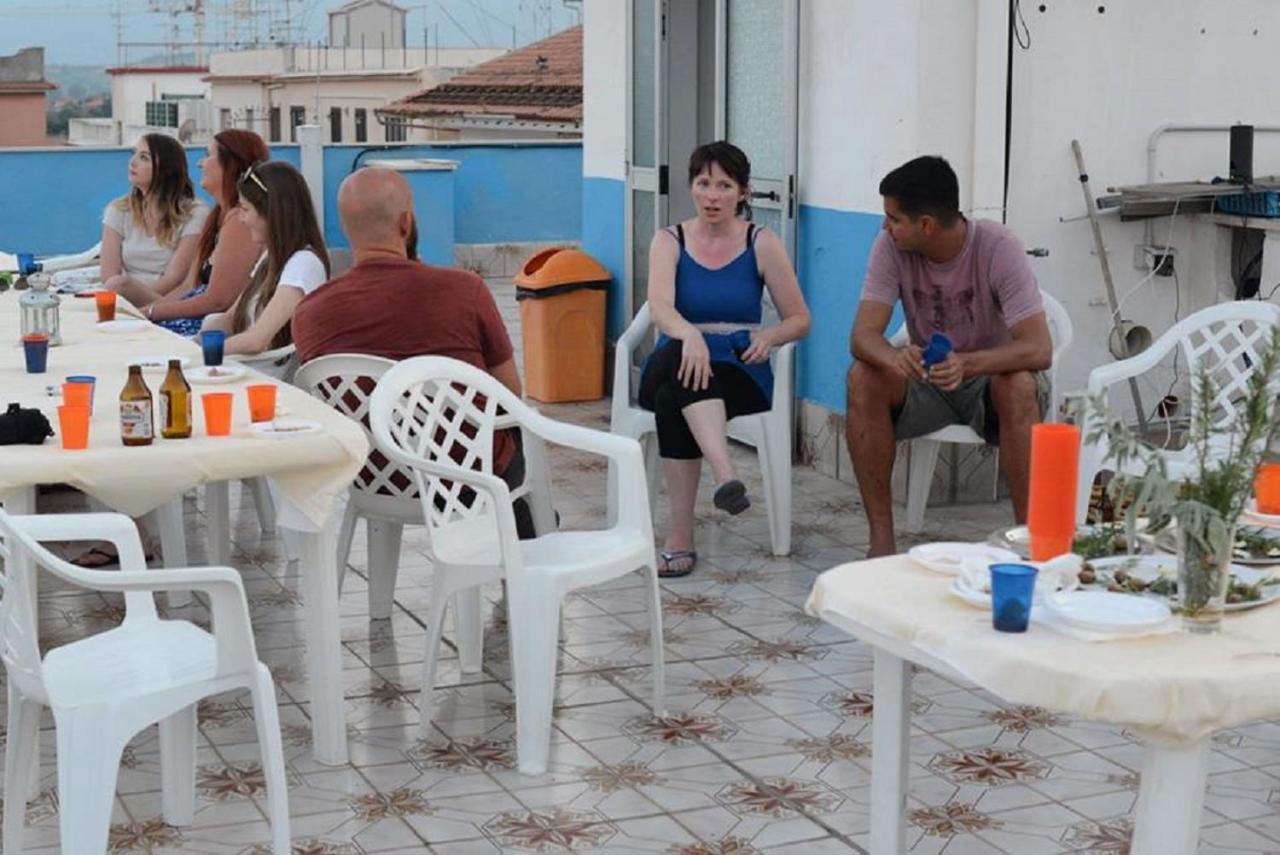 Gianni House Backpackers Hostel Giardini Naxos Ngoại thất bức ảnh