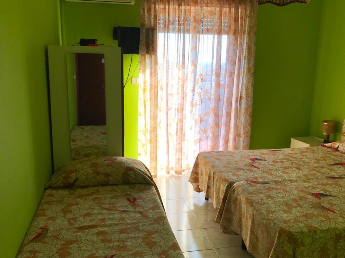Gianni House Backpackers Hostel Giardini Naxos Ngoại thất bức ảnh